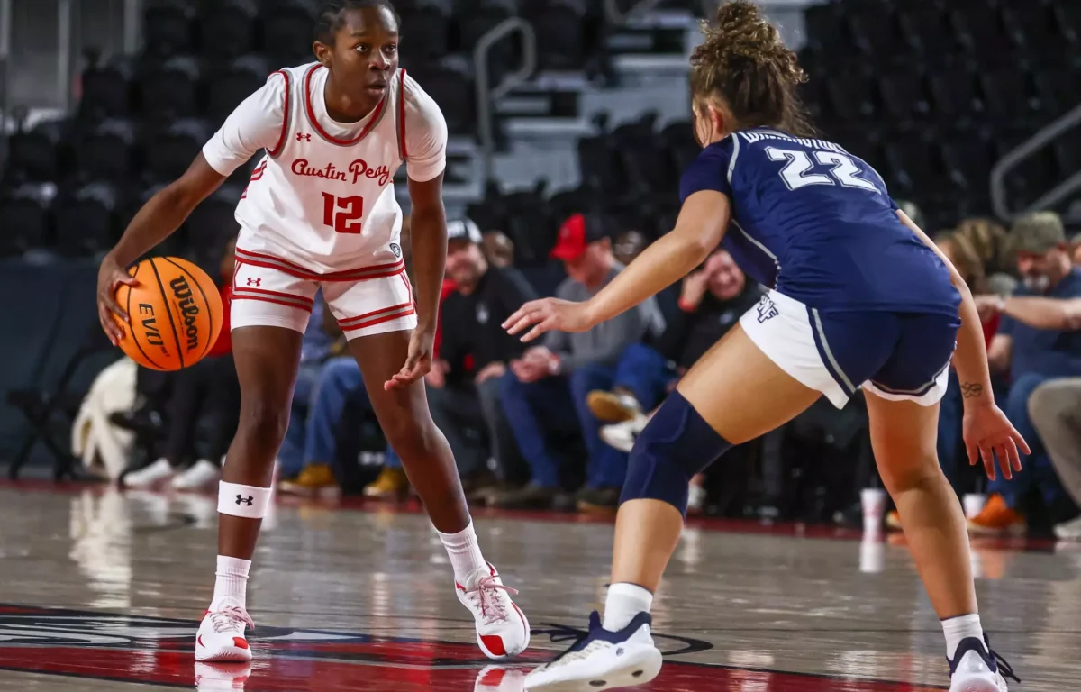 Austin Peay's women's basketball team fell to North Florida on Jan. 29, at F&M Bank Arena in Clarksville, TN. Photo by Camille Blaylock, APSU Athletics.
