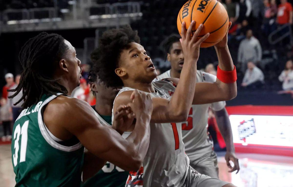 Austin Peay defeated Jacksonville 71-68 to remain undefeated at home this season during Atlantic Sun Conference action Saturday on Gary Mathews Court in F&M Bank Arena. Photos by Robert Smith | APSU Athletics