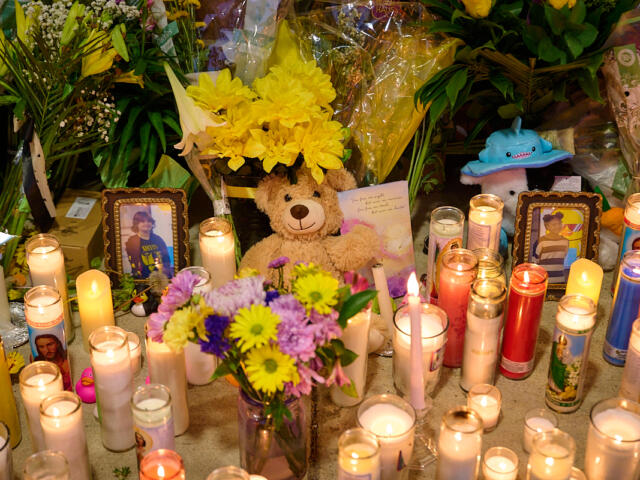 Vigil for students killed in the March 27 Kenwood Middle School bus crash on March 28, 2026. (Hannah Walker)