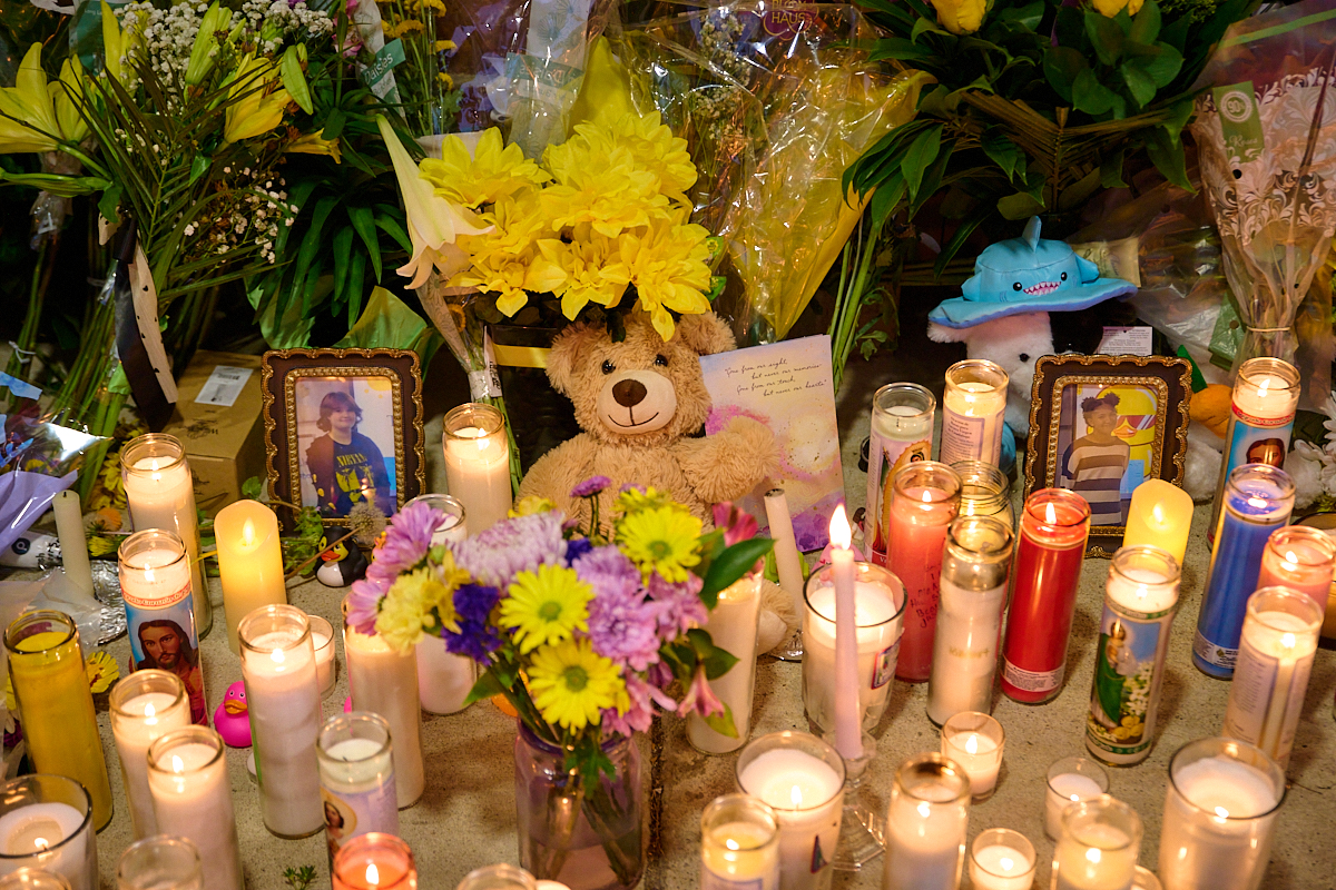 Vigil for students killed in the March 27 Kenwood Middle School bus crash on March 28, 2026. (Hannah Walker)