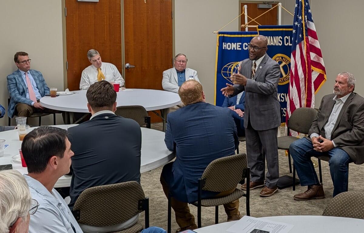 Dexter Mines speaks at the Downtown Kiwanis Club on April 28, 2026. (Chris Smith)