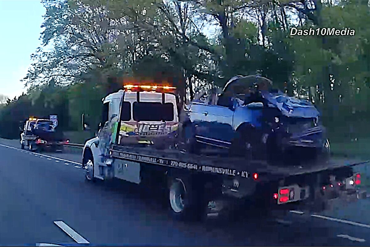 Multiple vehicles crashed on Interstate 24 on April 12, 2026. (Enrique Hernandez, Dash 10 Media)