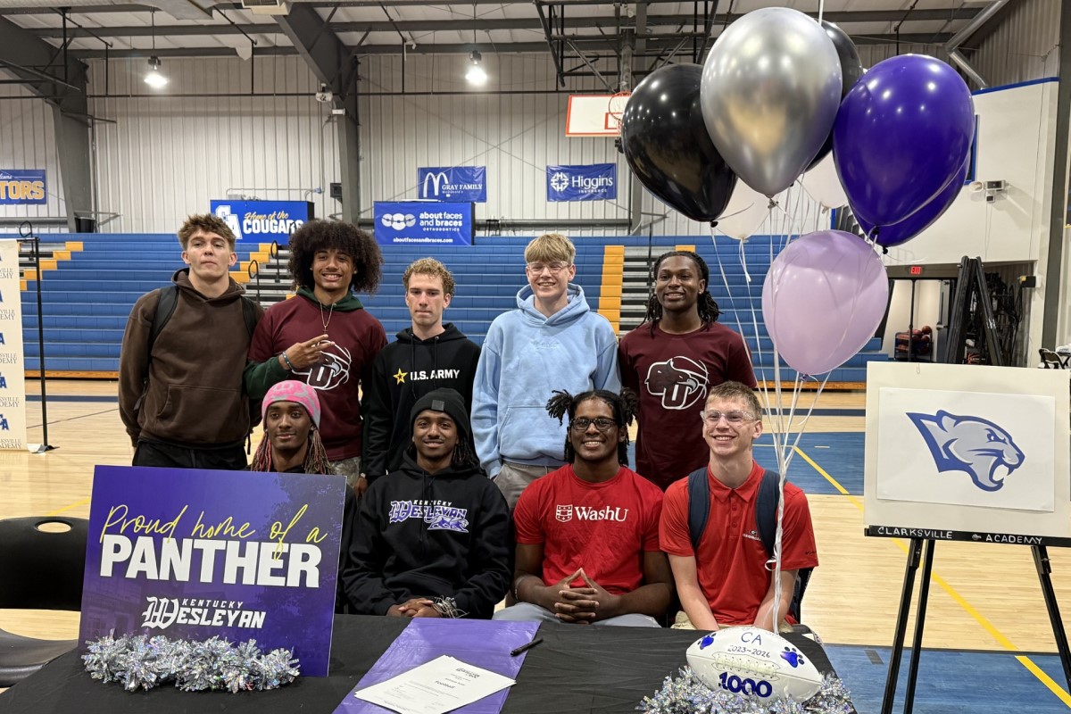 Andrayas Scott, bintang olahraga serbaguna dari Clarksville Academy, menandatangani kontrak dengan Kentucky Wesleyan