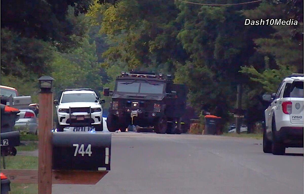 Police perimeter on Monroe Street on May 27, 2026. (Enrique Hernandez, Dash 10 Media)