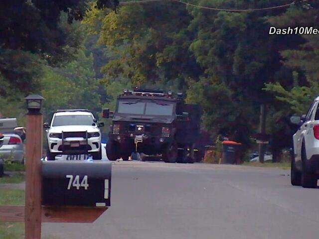 Police perimeter on Monroe Street on May 27, 2026. (Enrique Hernandez, Dash 10 Media)