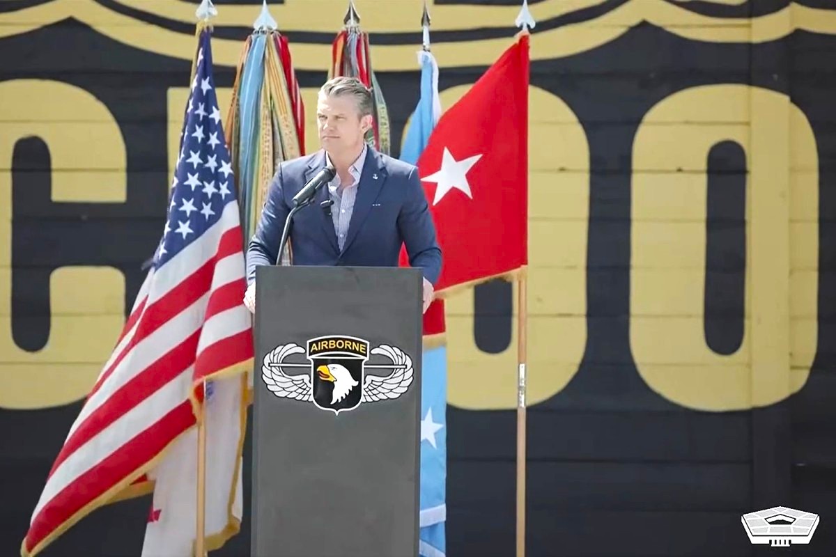 Secretary of War Pete Hegseth awards Purple Heart medals during a pinning ceremony at the Sabalauski Air Assault School at Fort Campbell, Kentucky on May 18, 2026. (Contributed, Department of War)