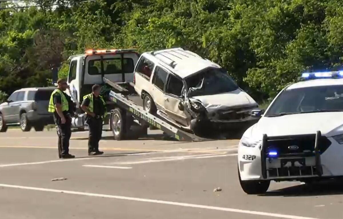 Several vehicles crashed on Tiny Town Road on May 8, 2026. (Enrique Hernandez, Dash 10 Media)