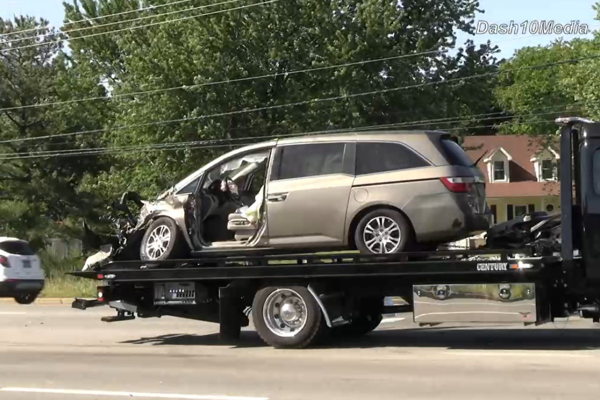 Several vehicles crashed on Tiny Town Road on May 8, 2026. (Enrique Hernandez, Dash 10 Media)