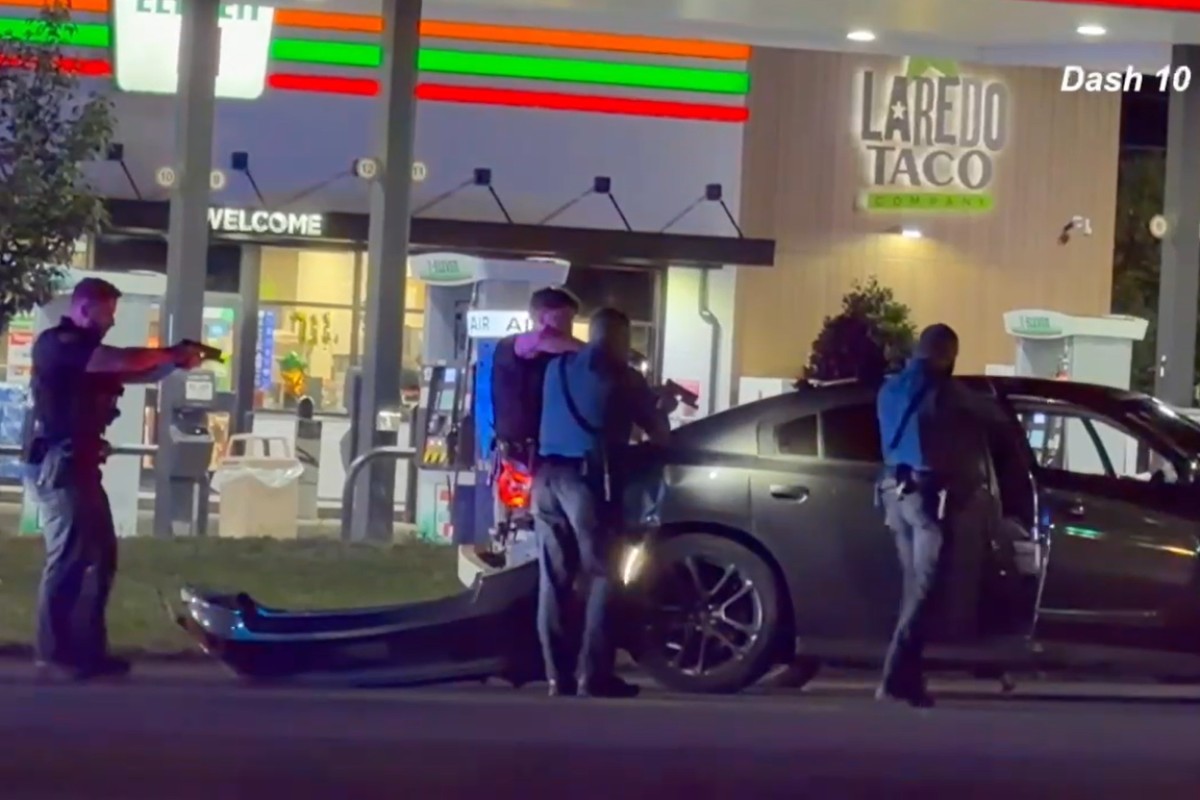 A vehicle is stopped on Fort Campbell Boulevard after a high-speed chase on May 2, 2026. (Enrique Hernandez, Dash 10 Media)