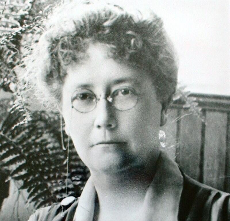 Brenda Runyon, bank president (Customs House Museum)