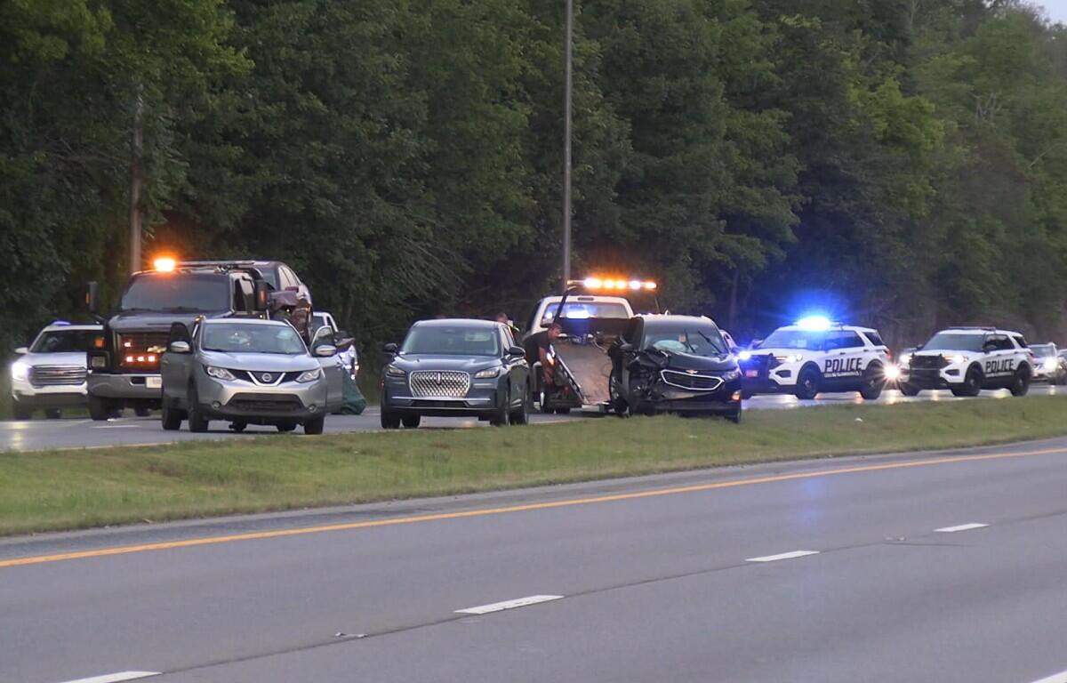 Several cars wrecked on the 101st Airborne Division Parkway on Aug. 27, 2026. (Enrique Hernandez, Dash 10 Media)