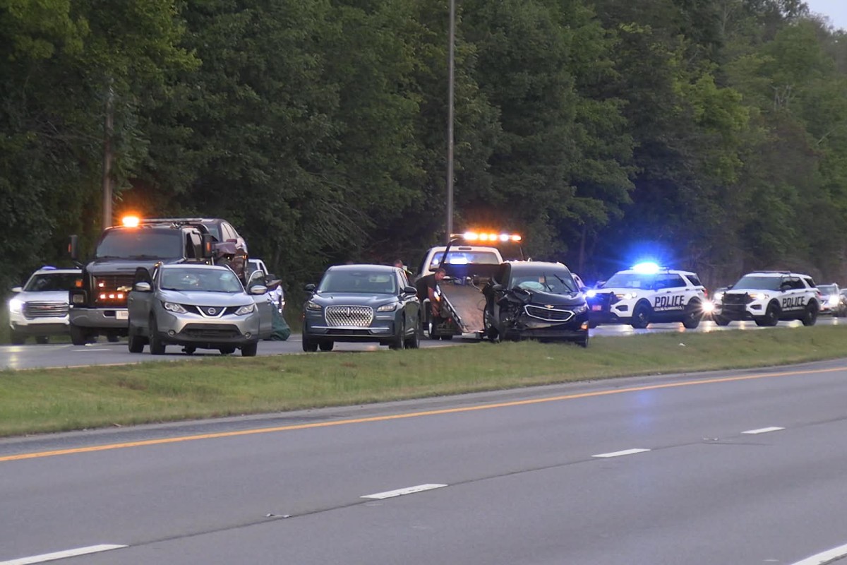 Several cars wrecked on the 101st Airborne Division Parkway on Aug. 27, 2026. (Enrique Hernandez, Dash 10 Media)