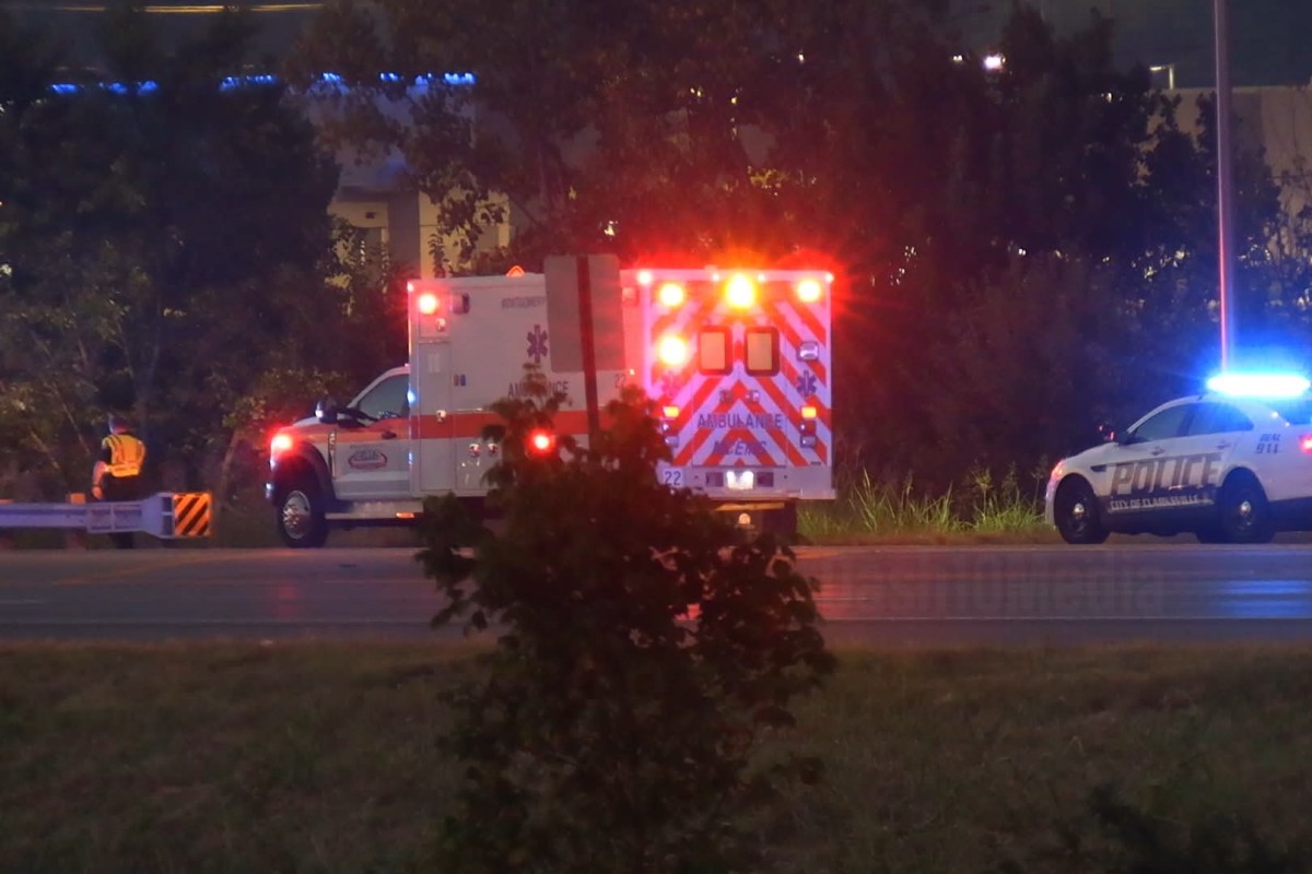A driver went off the 101st Airborne Division Parkway on Aug. 21, 2026. (Enrique Hernandez, Dash 10 Media)