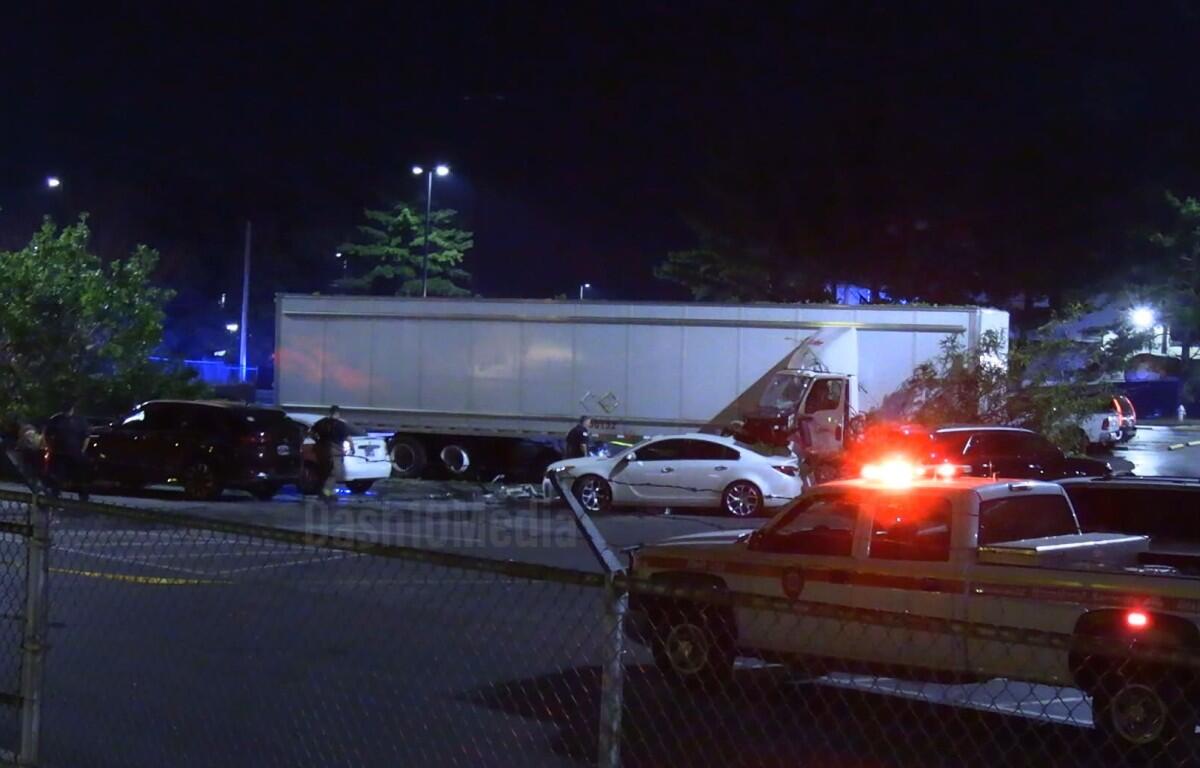 A semi truck driver veered off of Wilma Rudolph Boulevard and into parking lots on Sept. 18, 2026. (Enrique Hernandez, Dash 10 Media)
