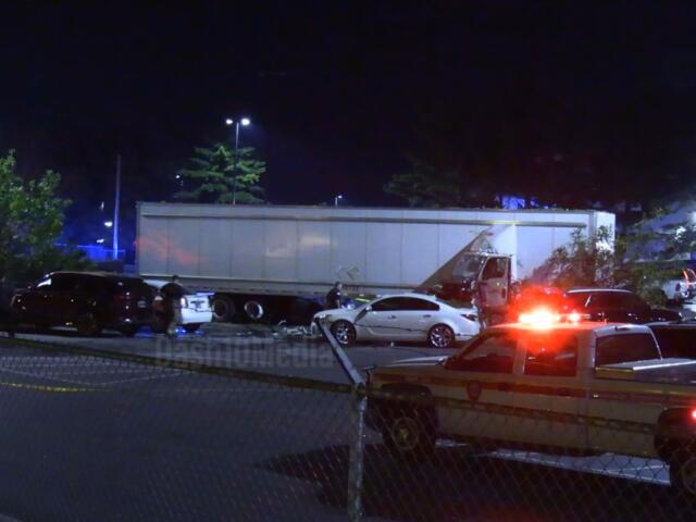A semi truck driver veered off of Wilma Rudolph Boulevard and into parking lots on Sept. 18, 2026. (Enrique Hernandez, Dash 10 Media)