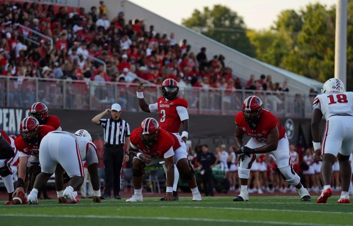 Chris Parson leads the offense against Gardner-Webb on Thursday, August 27. (Kylan Warren, APSU Athletics).