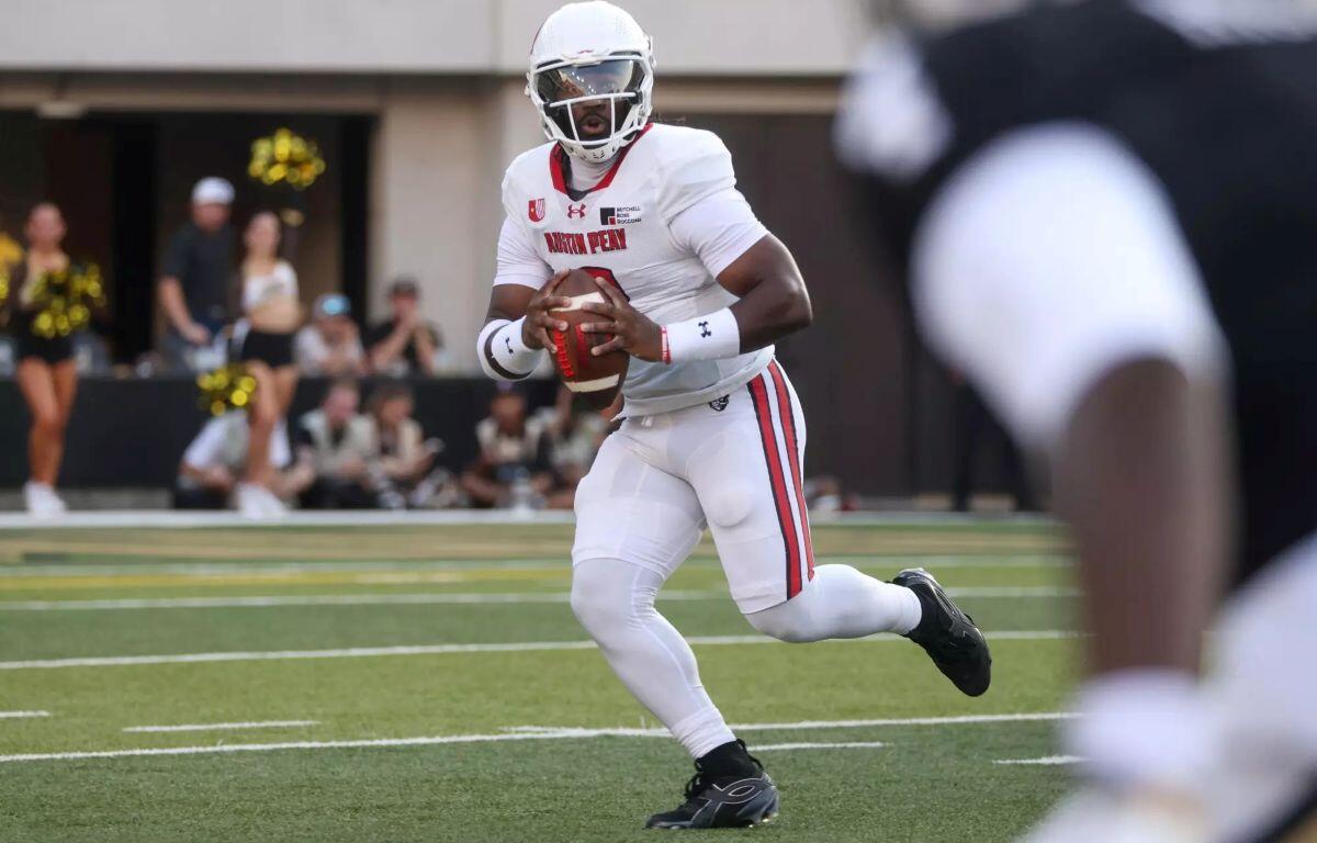 Austin Peay's Chris Parson looks to pass against Vanderbilt on Saturday, September 5, 2026. (Knox Rives, APSU Contributed).