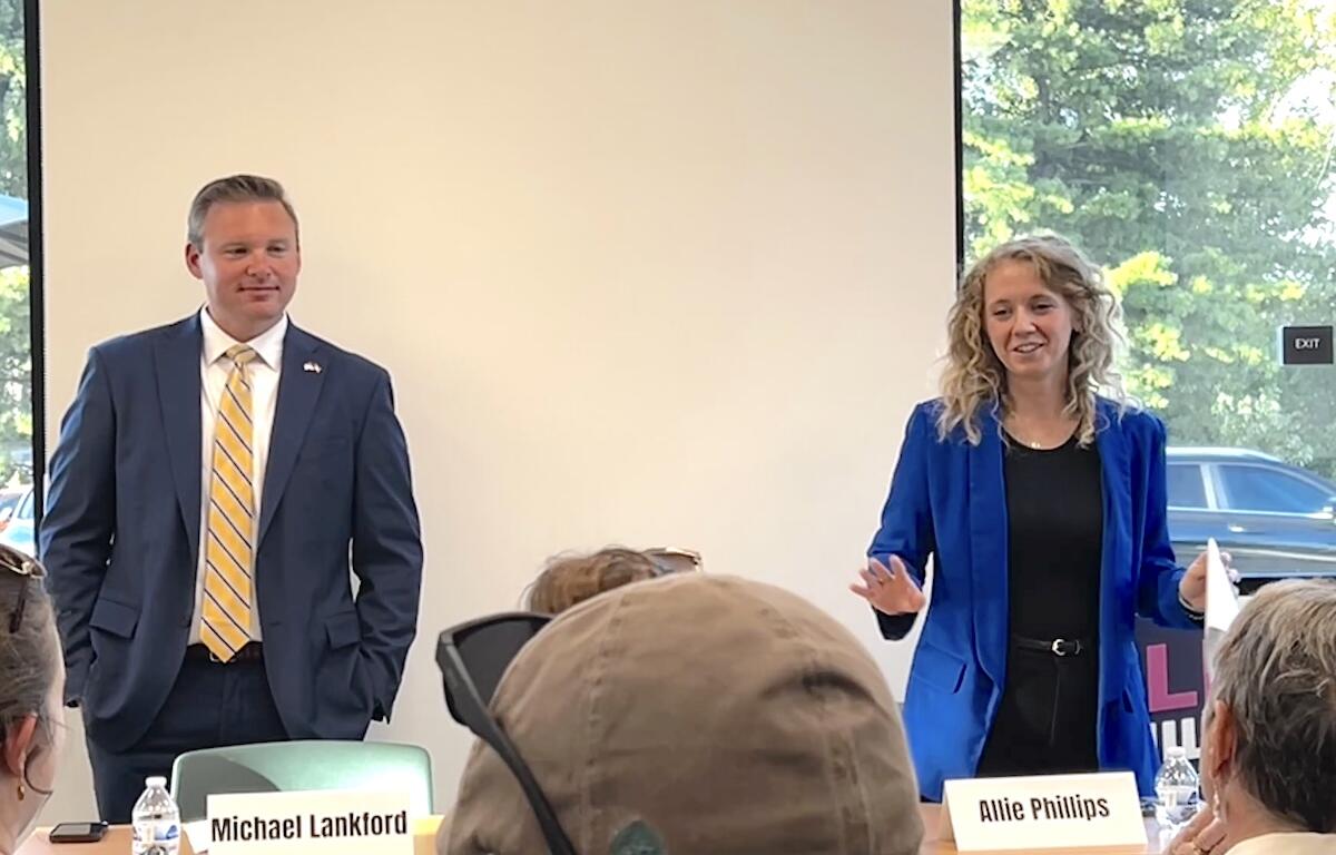 Allie Phillips and Michael Lankford attend the Clarksville Voices for Education Forum at the Clarksville-Montgomery North Branch Library on Sept. 30, 2026 (Patricia Galarza)