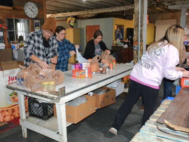 Manna Cafe volunteers collect and sort donated food for the 14th Annual Combat Hunger to support Manna Cafe Ministries on Nov. 11, 2023. (Lee Erwin)
