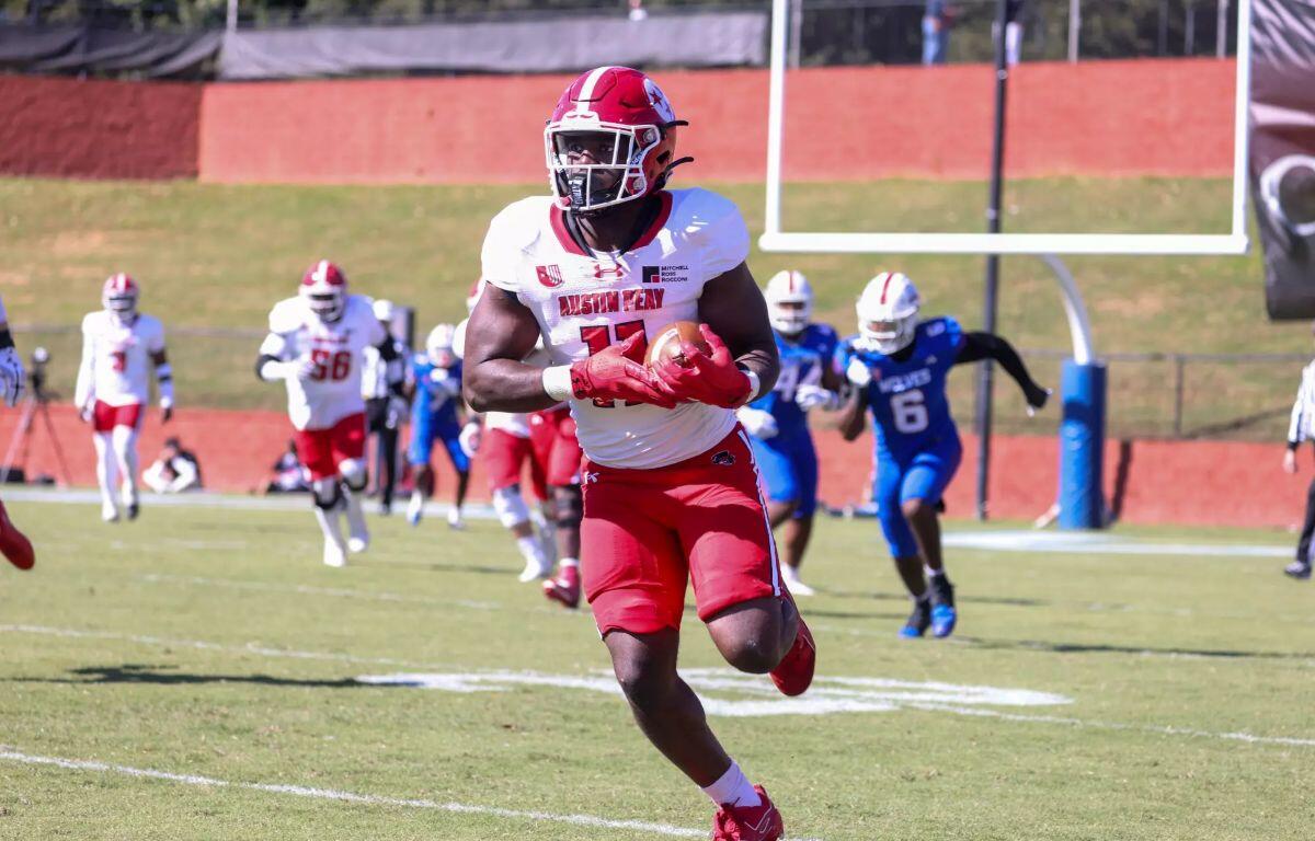 Courtland Simmons runs the ball against West Georgia on Saturday, October 17. 2026. (Knox Rives, APSU Athletics).