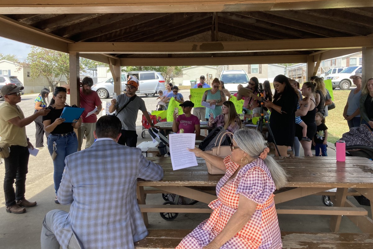 Belleglade Mobile Home Community town hall meeting with residents, management team, as well as Mayor Wes Golden and County Commissioner Lisa Prichard. (Christian Brown)